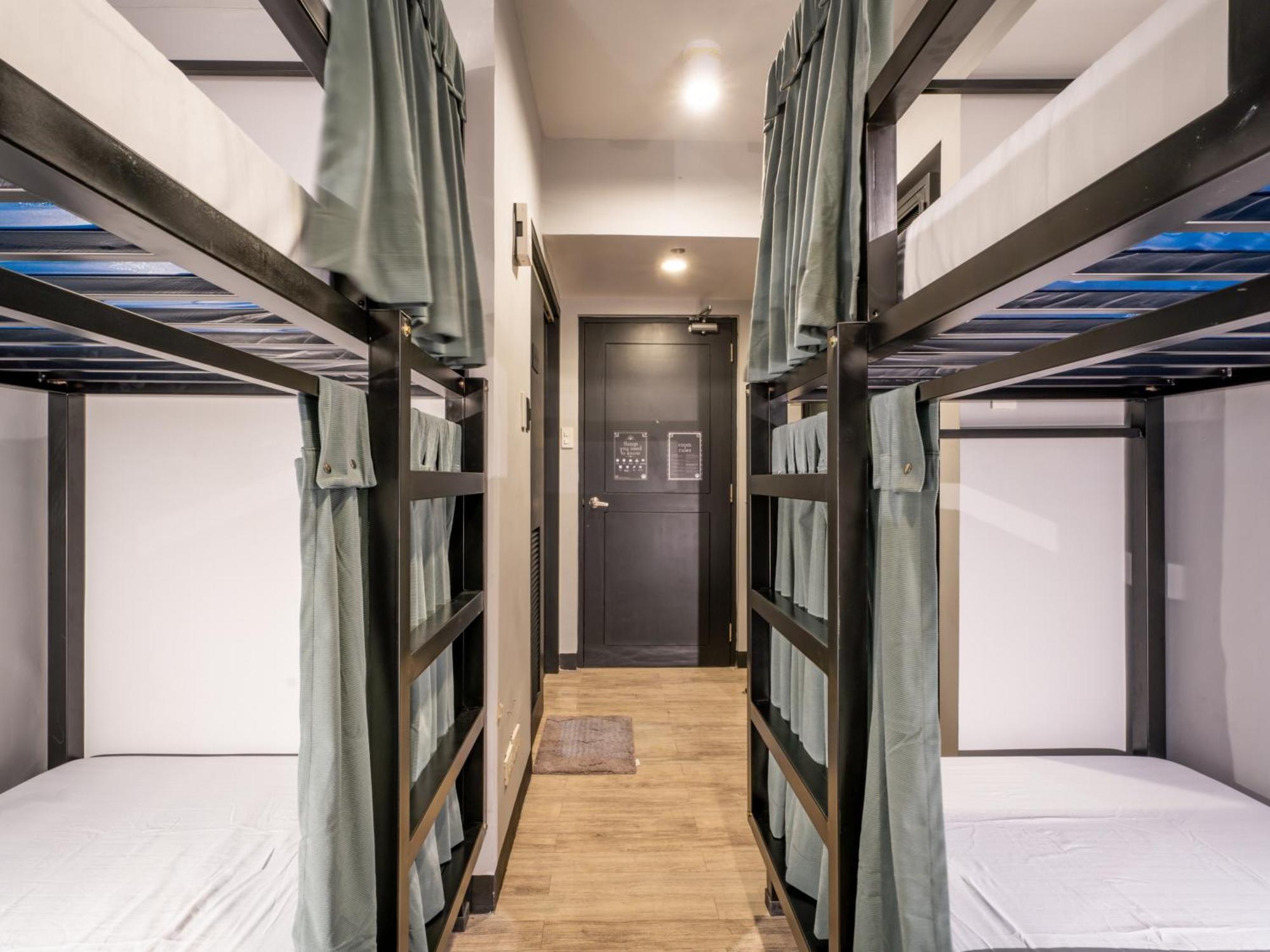 Mad Monkey Manila Hostel Makati City ภายนอก รูปภาพ