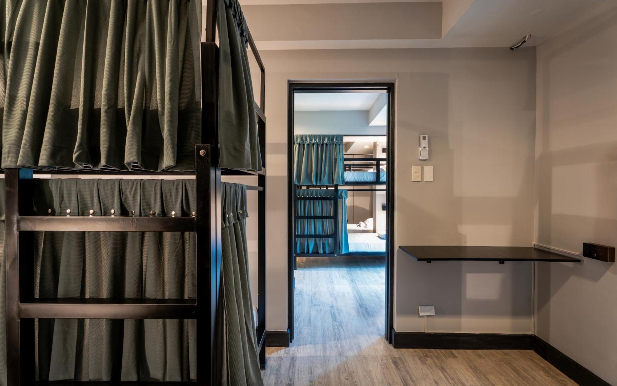 Mad Monkey Manila Hostel Makati City ภายนอก รูปภาพ