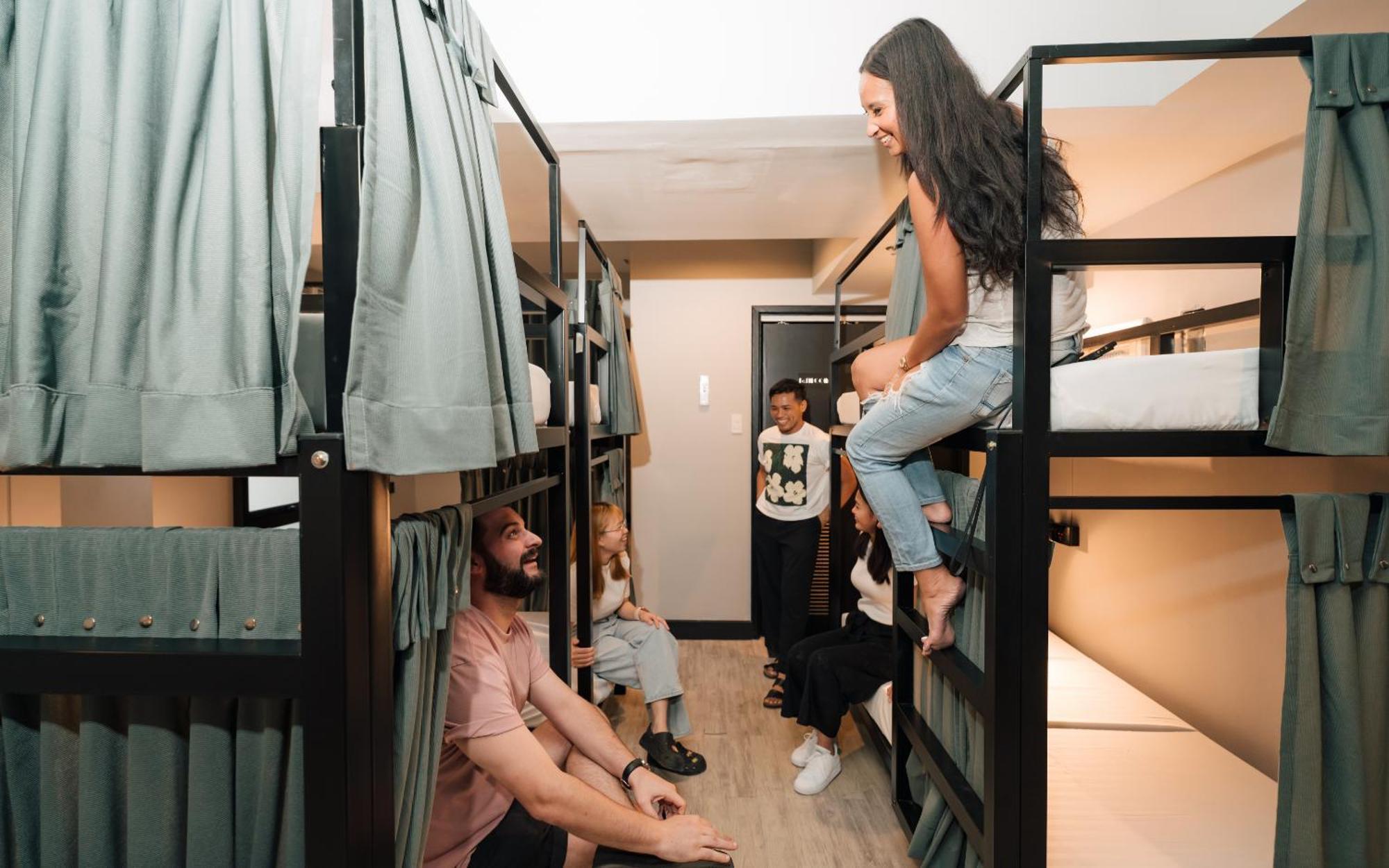 Mad Monkey Manila Hostel Makati City ภายนอก รูปภาพ