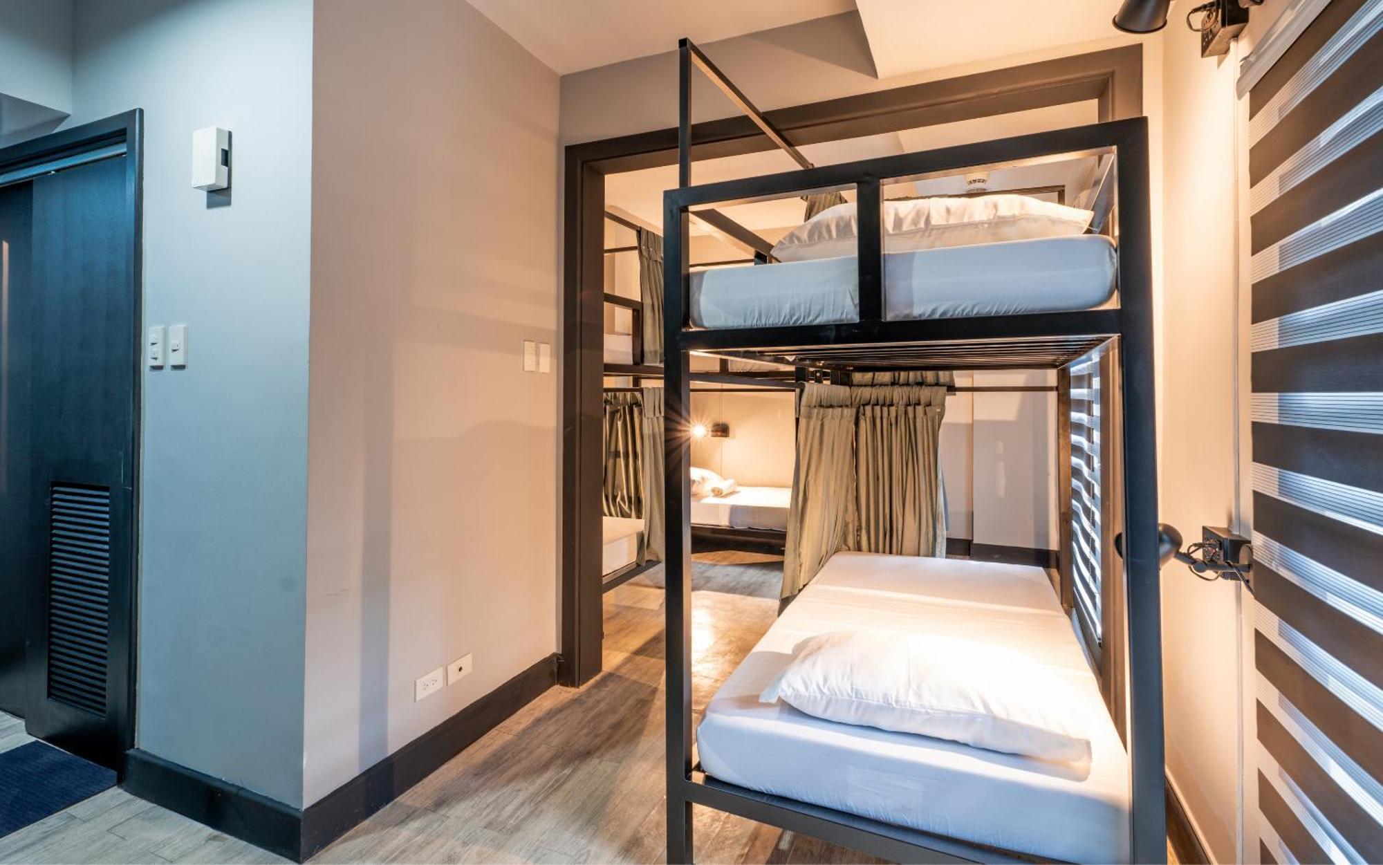 Mad Monkey Manila Hostel Makati City ภายนอก รูปภาพ