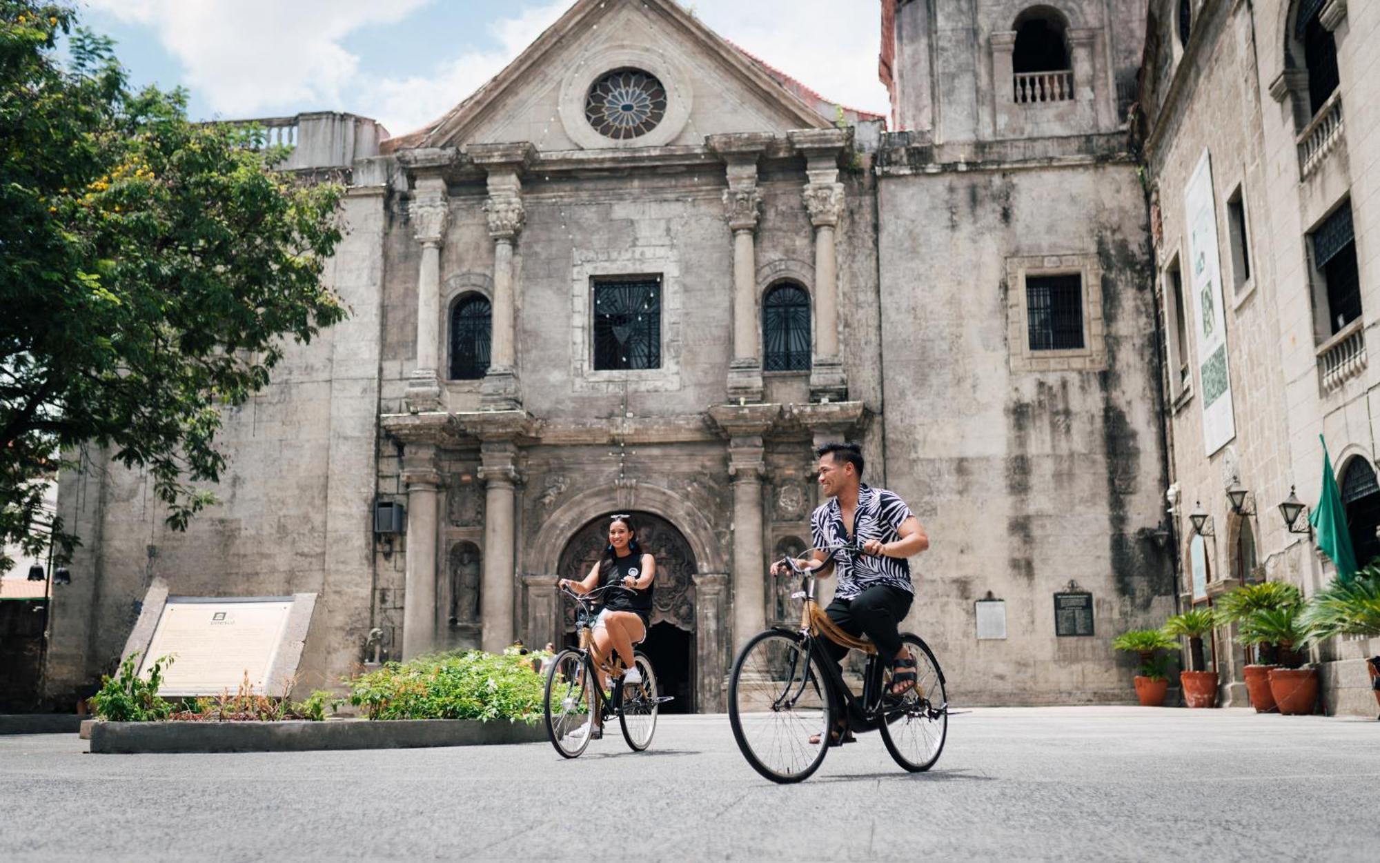 Mad Monkey Manila Hostel Makati City ภายนอก รูปภาพ