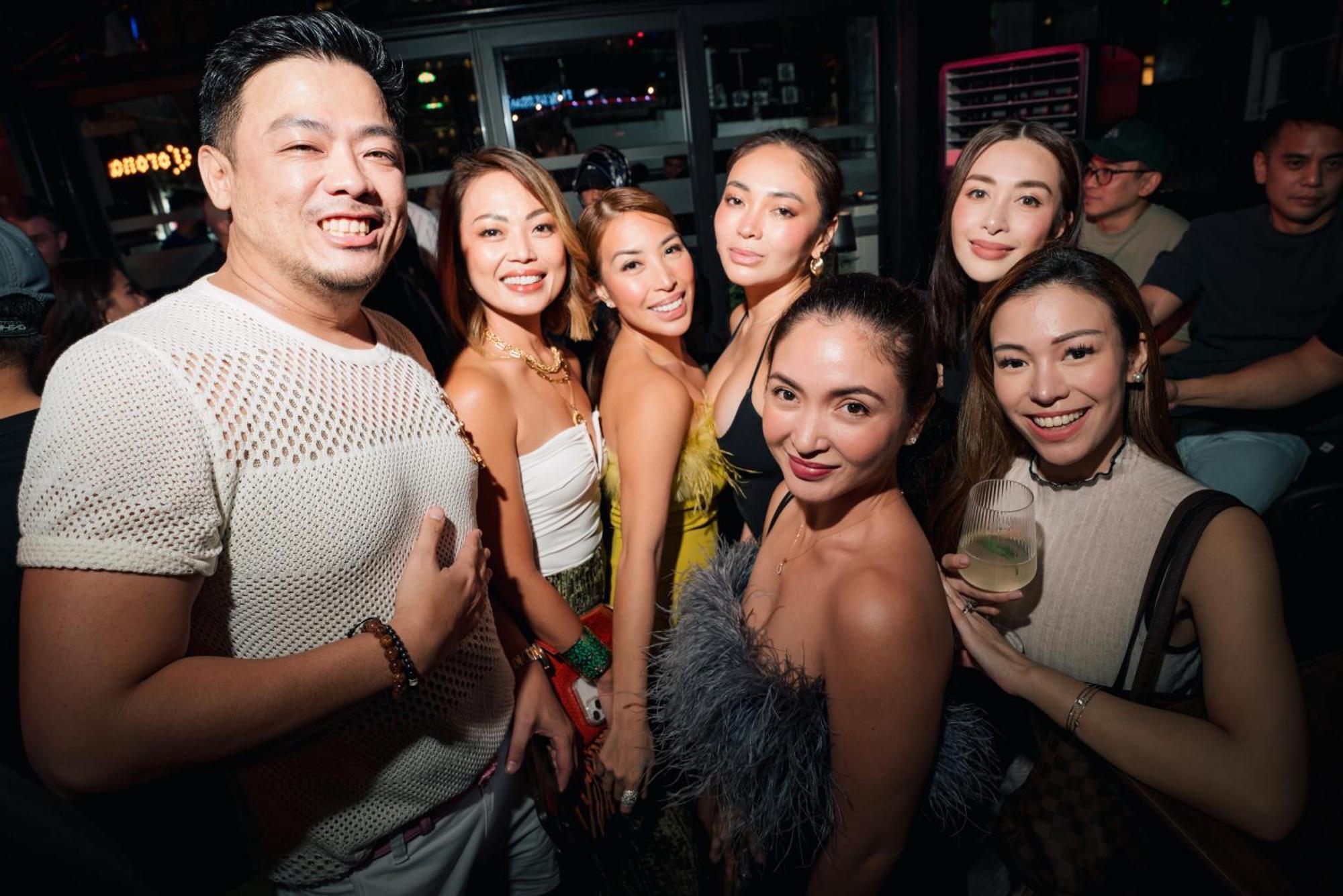 Mad Monkey Manila Hostel Makati City ภายนอก รูปภาพ