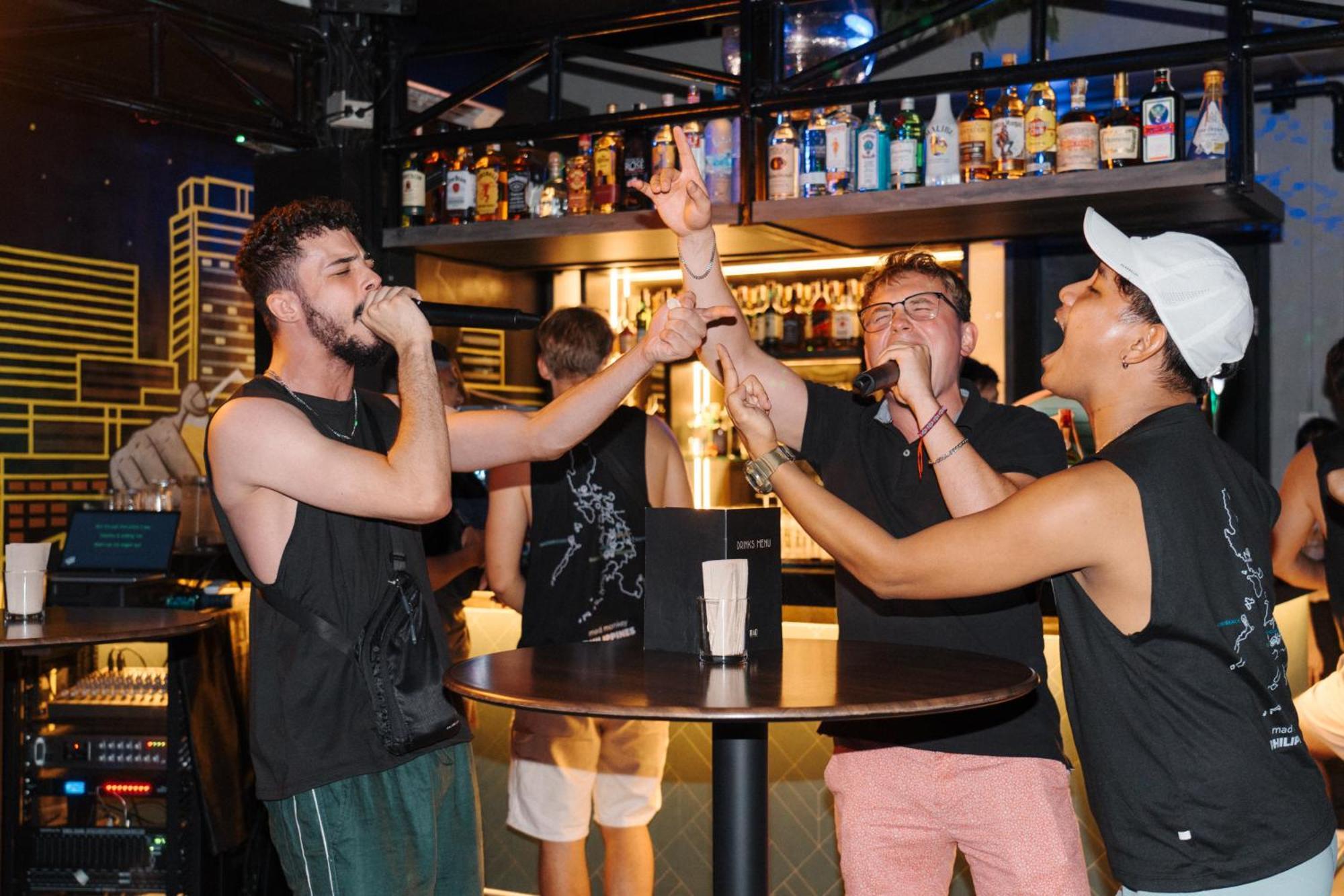 Mad Monkey Manila Hostel Makati City ภายนอก รูปภาพ